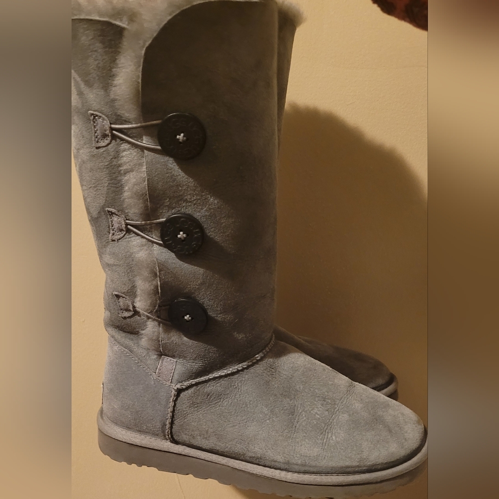 Ugg Australia Bailey Button Triplet Ii - image 1